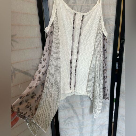 NWT SUGARFOX The One I Dream Of tank oatmeal/animal Hi-Lo Handkerchief Tank 1X - Picture 5 of 6